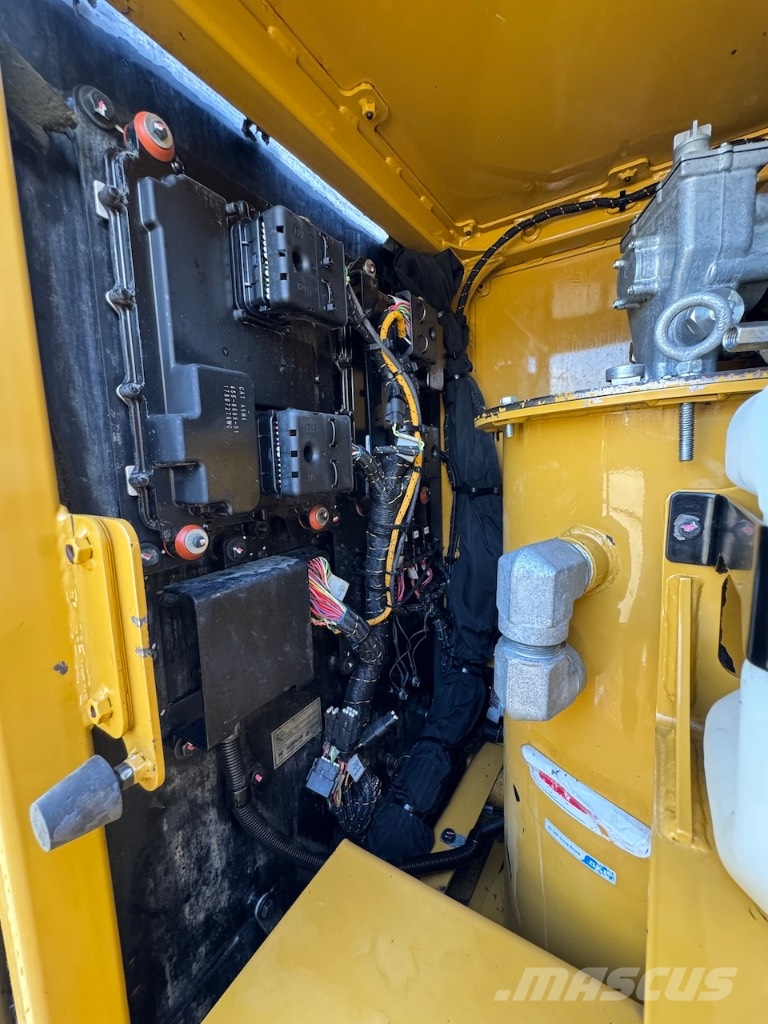 CAT 6015B Crawler excavators