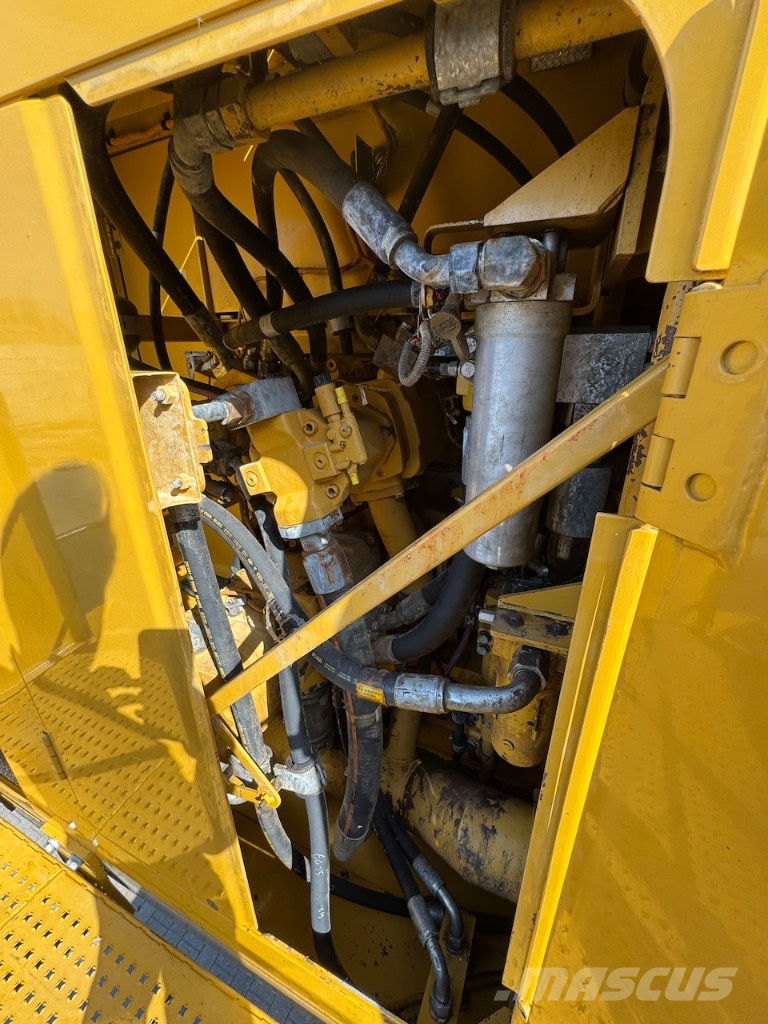 CAT 6015B Crawler excavators