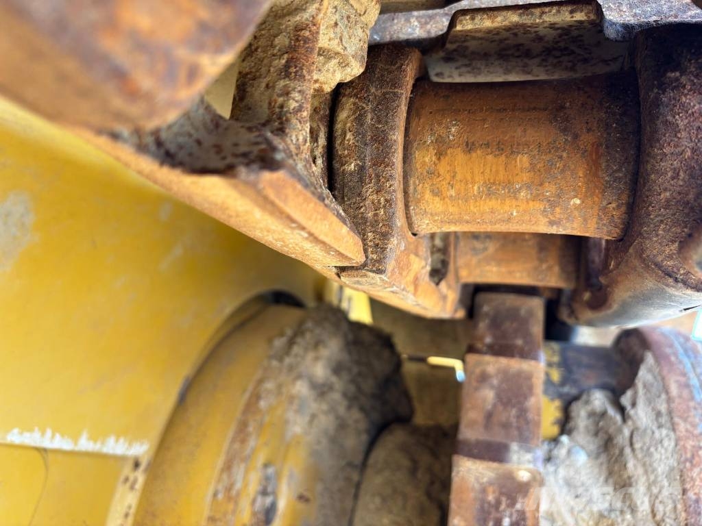 CAT D 6 T XL Buldozer sobre oruga