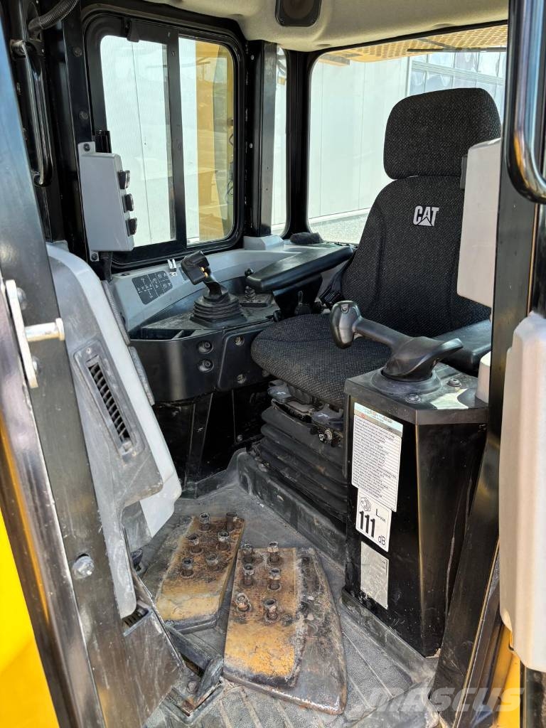 CAT D 6 T XL Buldozer sobre oruga