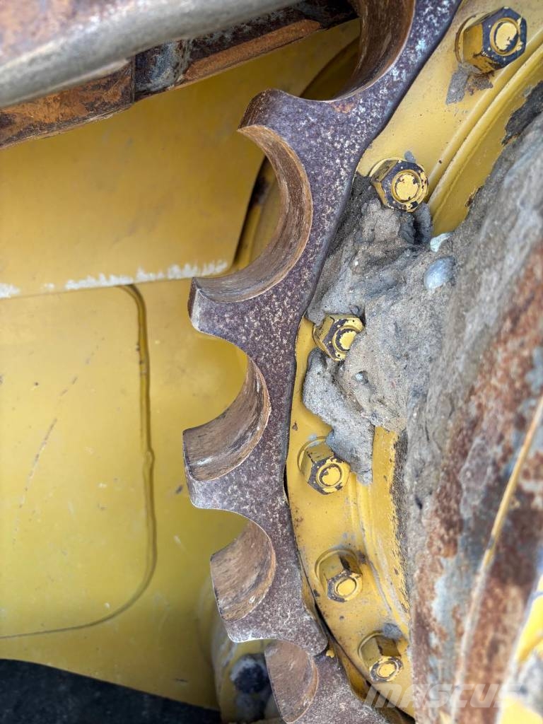 CAT D 6 T XL Buldozer sobre oruga