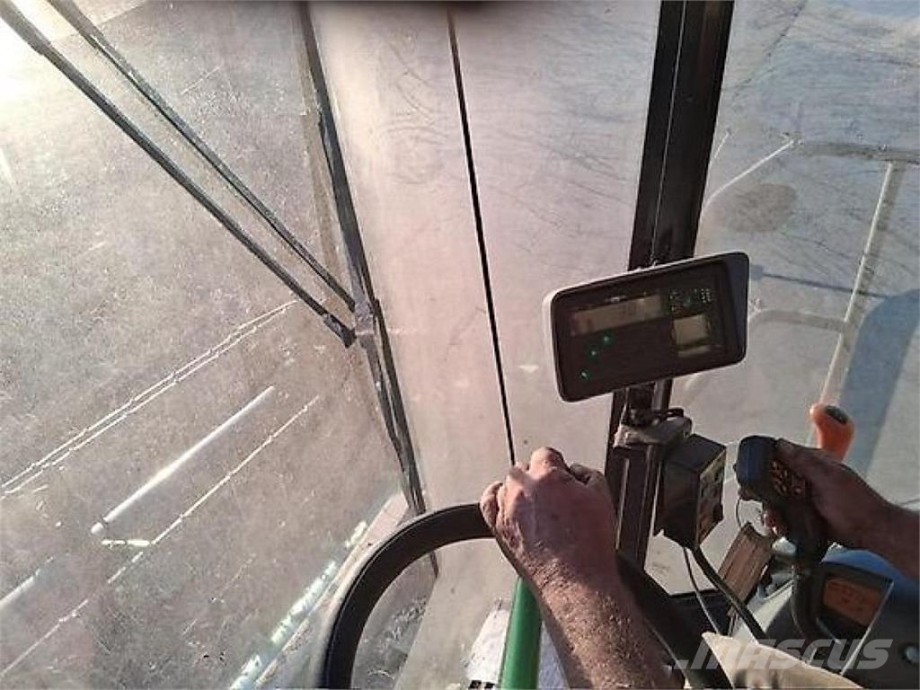 Deutz-Fahr 6040 Maaidorsmachines