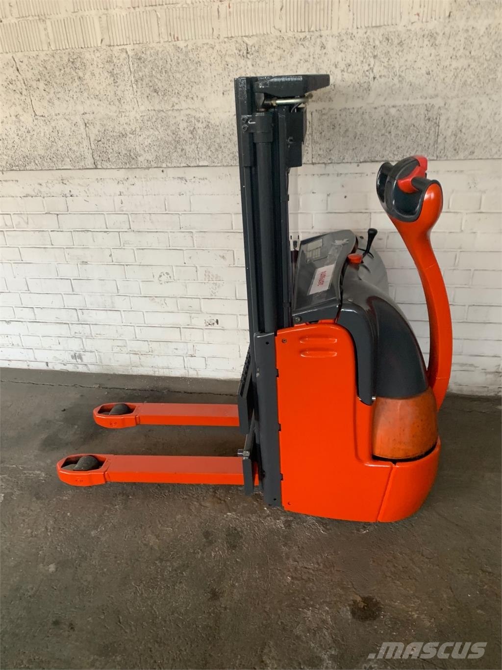 Linde L12 (379) Elektromos gyalogkíséretű targoncák