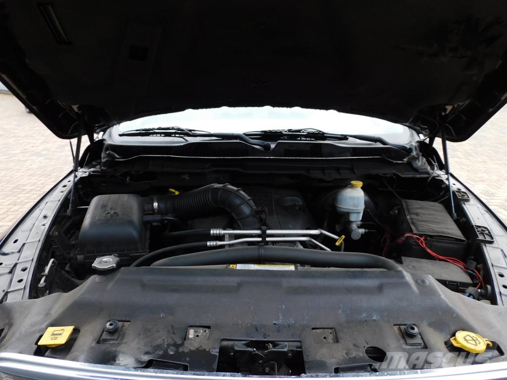 Dodge Ram 1500 5.7 V8 4x4 Quad Cab 6'4 20 INC FUEL VELGE Pickup/Pritschenwagen