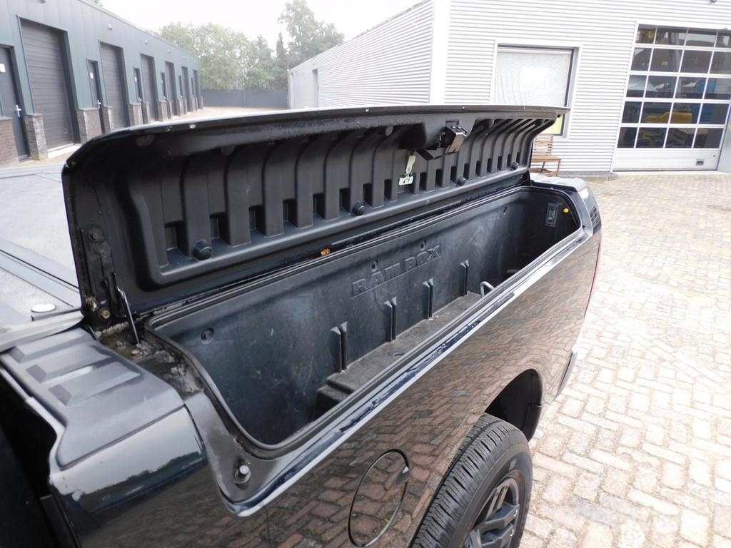 Dodge Ram 1500 5.7 V8 4x4 Quad Cab 6'4 20 INC FUEL VELGE Pickup/Pritschenwagen