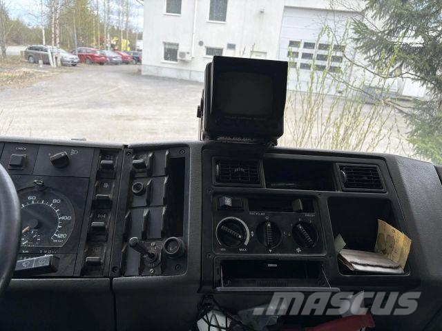 Volvo FL612 貨箱式卡車