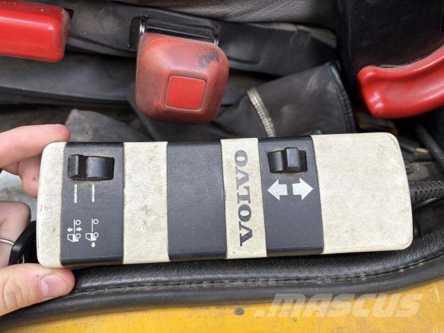 Volvo FL612 貨箱式卡車