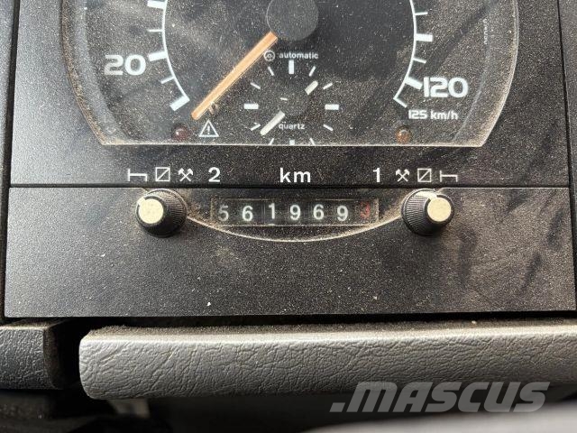 Volvo FL612 貨箱式卡車