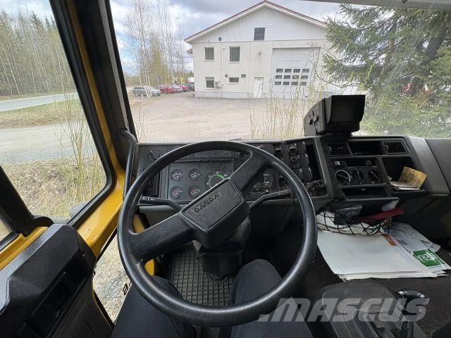 Volvo FL612 貨箱式卡車
