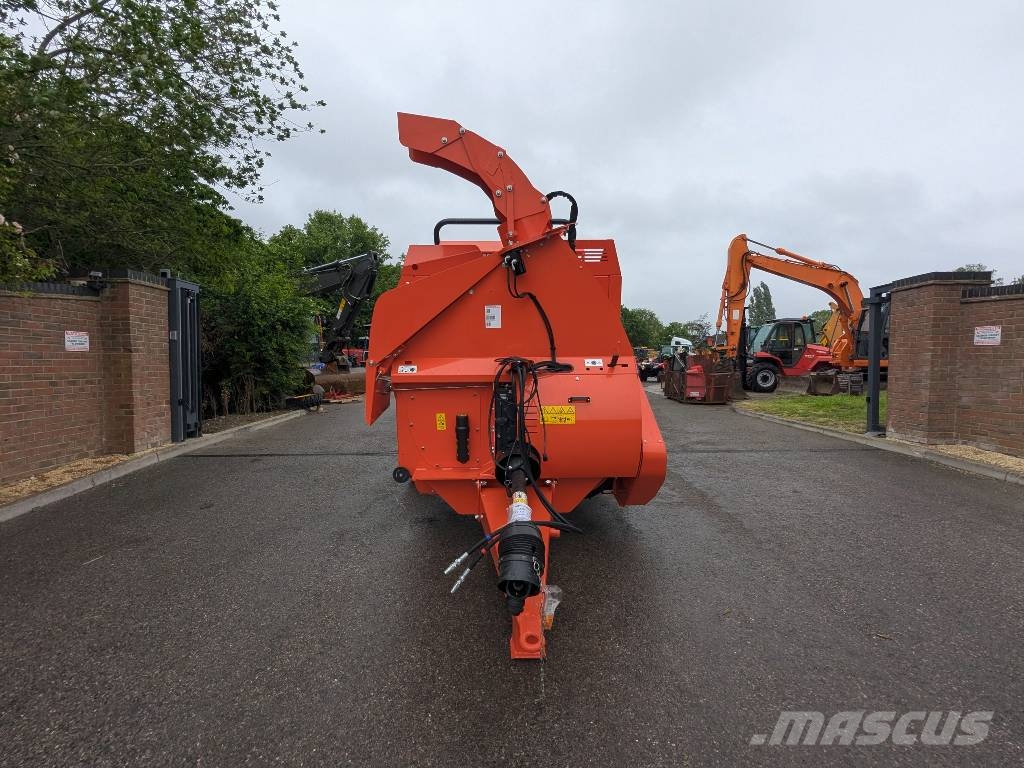 Kubota BC 2300 آلات تمزيق الحزم وتقطيعها ونشرها