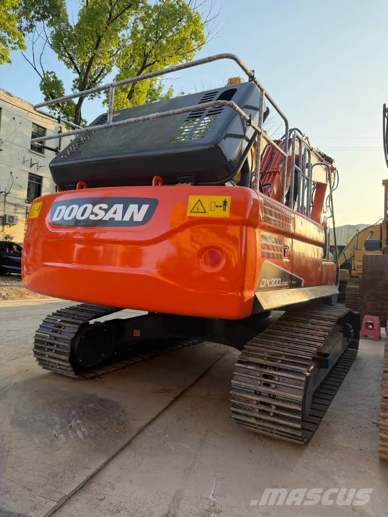 Doosan DX 300   Shanghai largest supplier Pelle sur chenilles