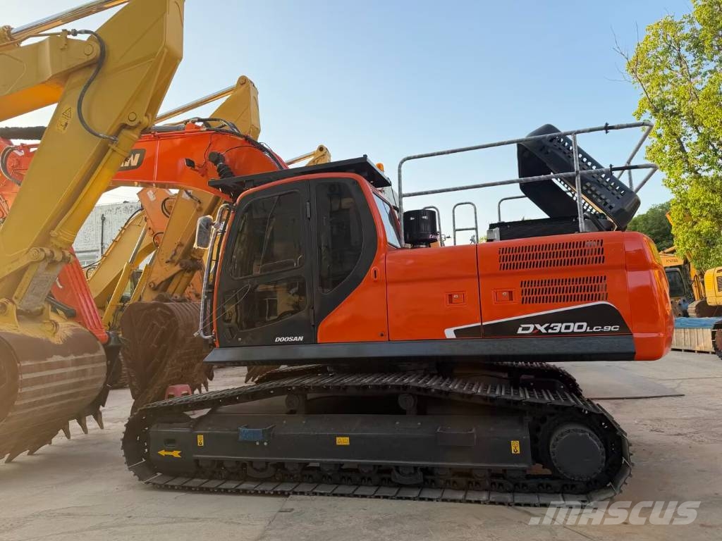 Doosan DX 300   Shanghai largest supplier Pelle sur chenilles
