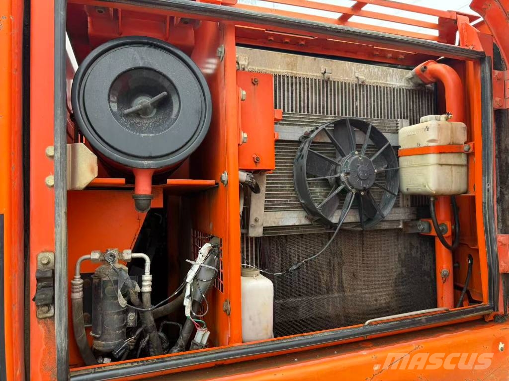 Doosan DH150W-7 轮式挖掘机