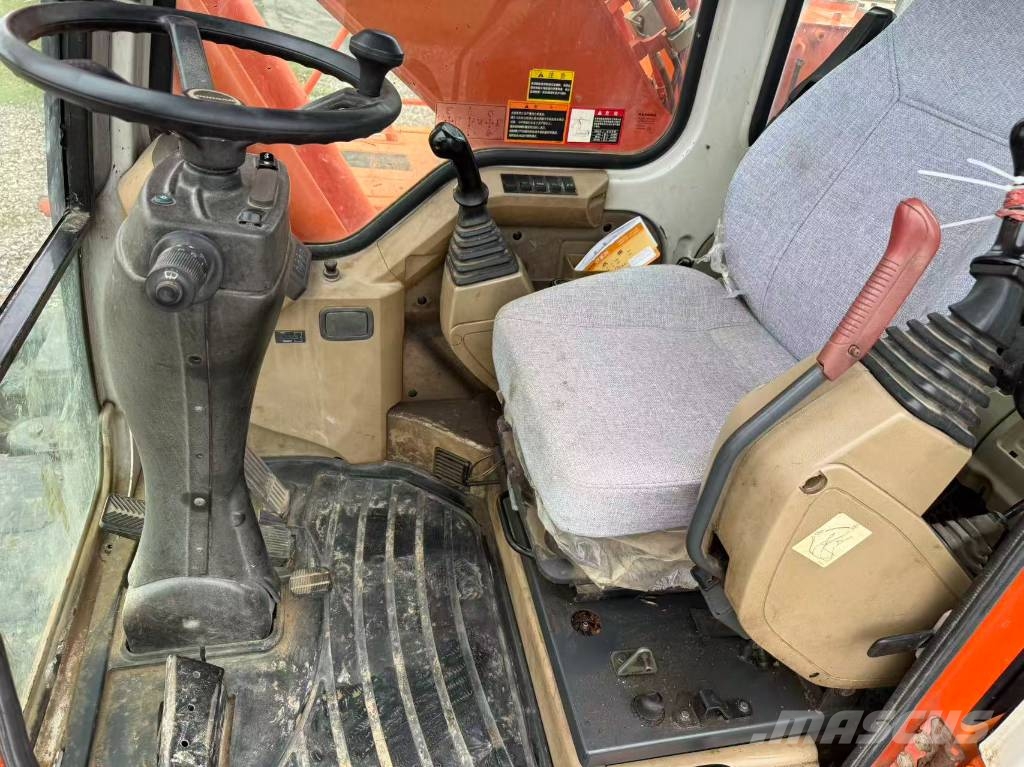 Doosan DH150W-7 轮式挖掘机
