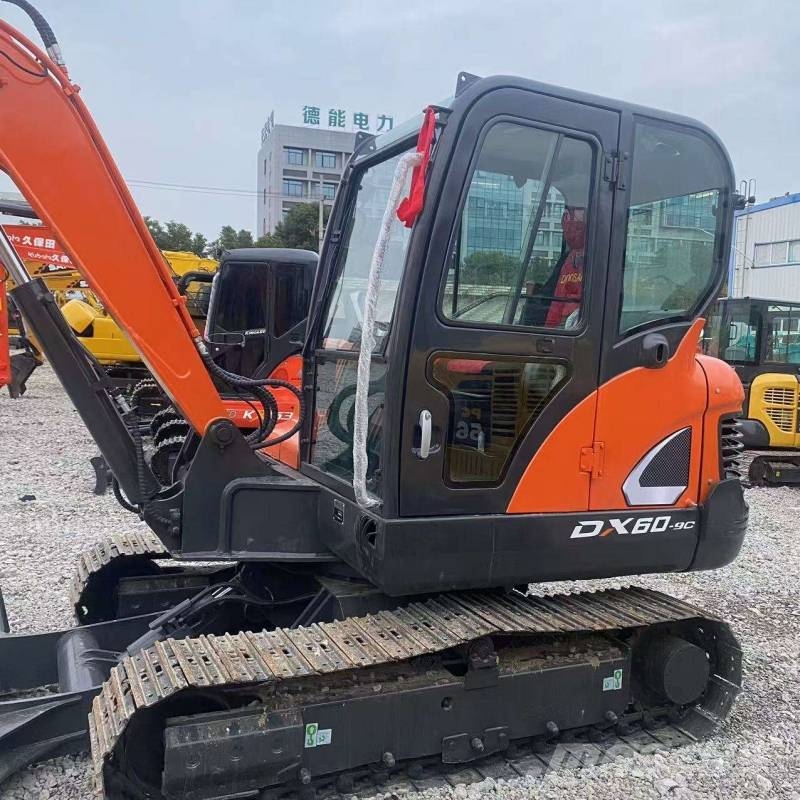 Doosan DX 60-9 C 소형 굴삭기 7톤 미만