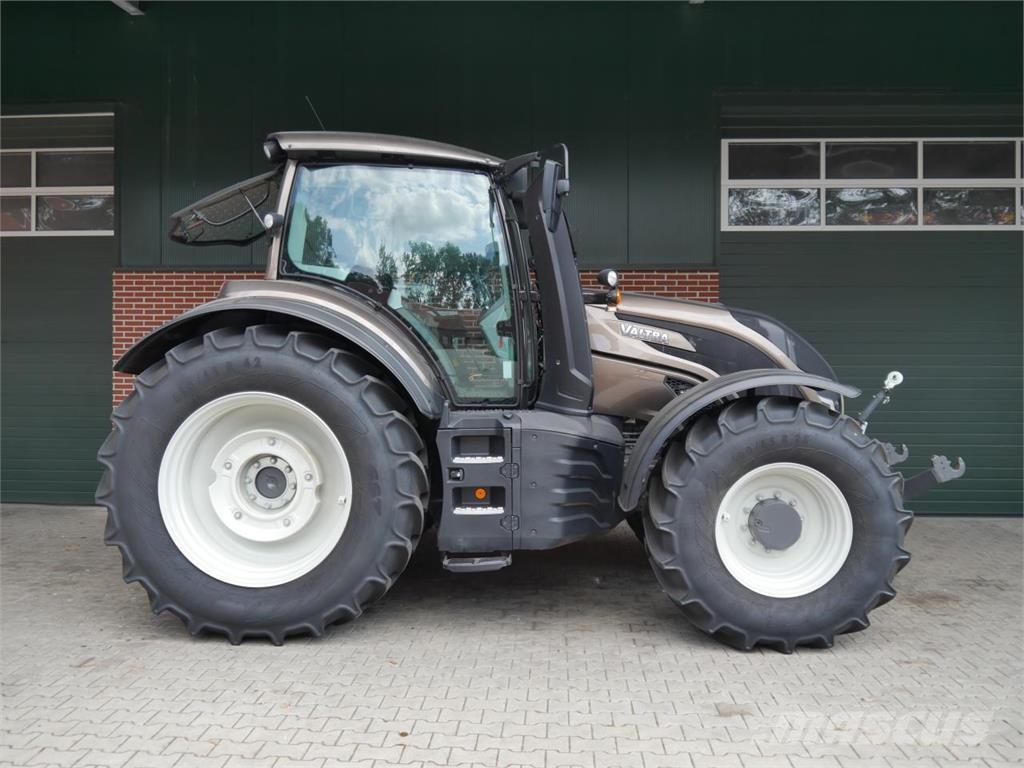 Valtra T175 Active FZW Tractors