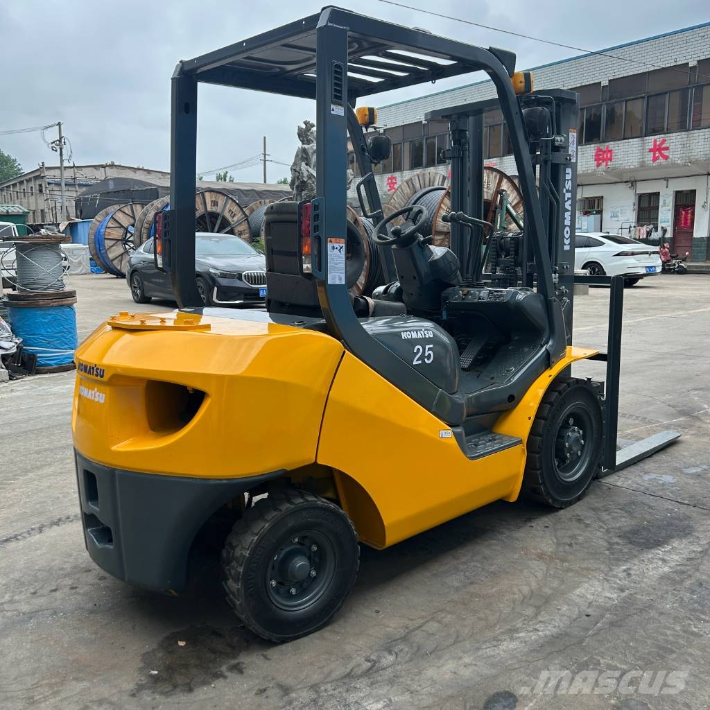 Komatsu FD 25 Dieseltrukit