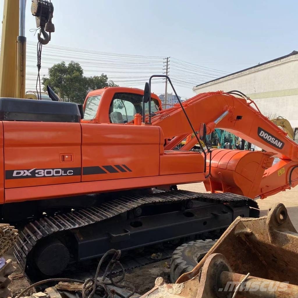 Doosan DX 300 LC 大型油圧ショベル12t以上（パワーショベル・ユンボ）