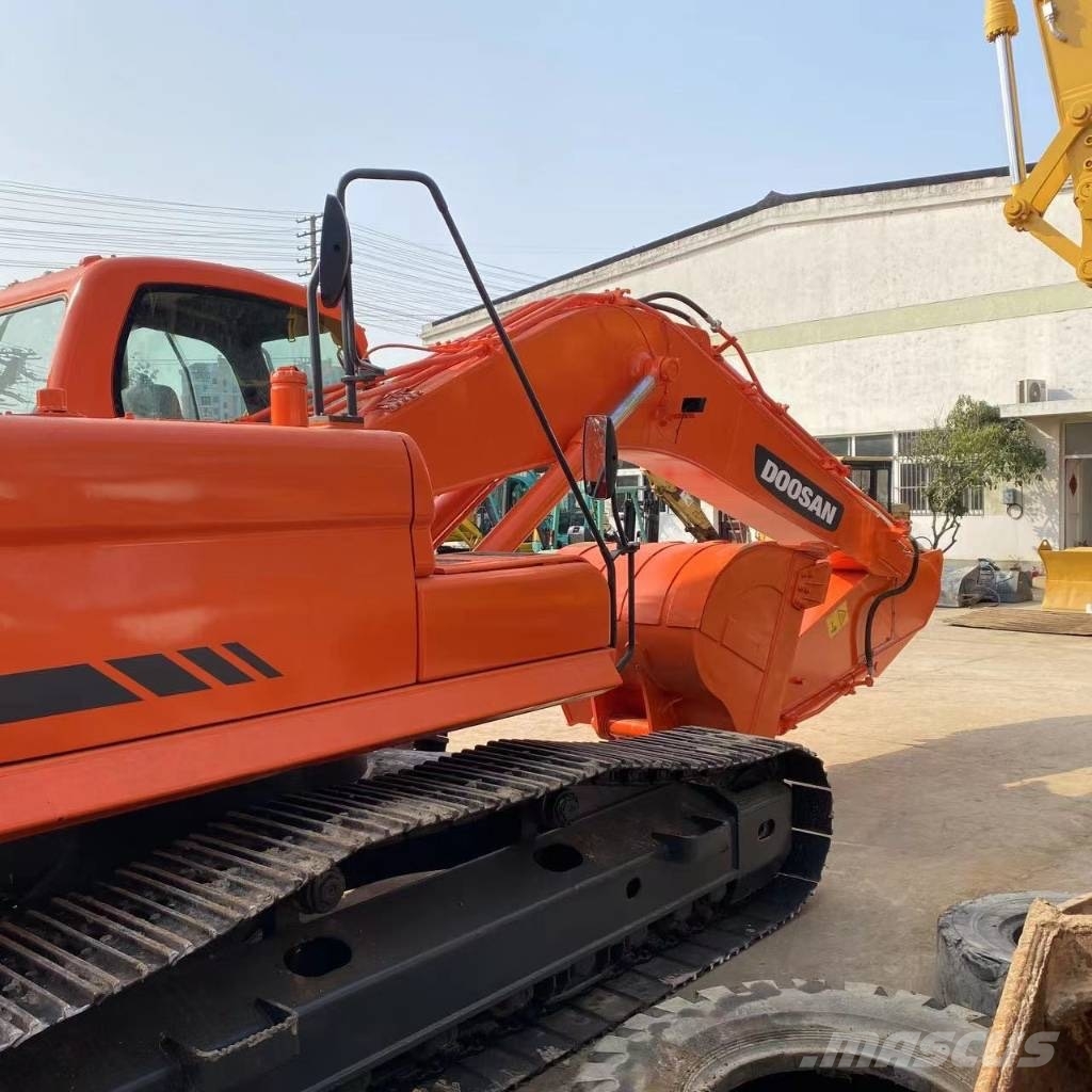 Doosan DX 300 LC 大型油圧ショベル12t以上（パワーショベル・ユンボ）