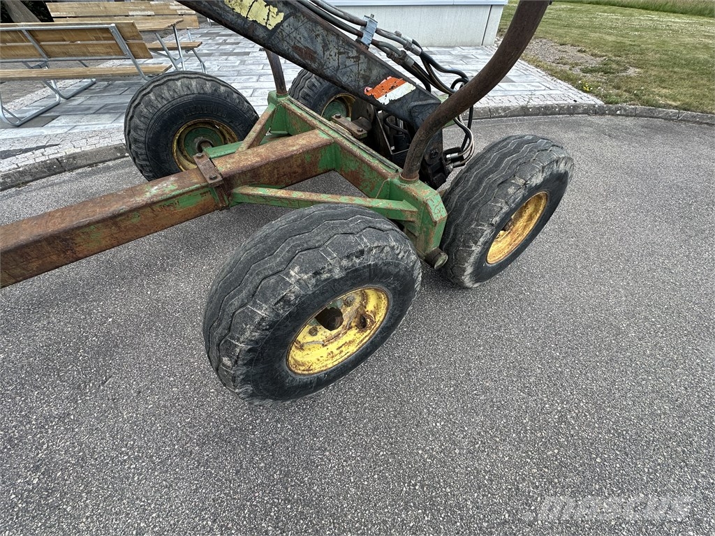 Bredöl 40-30 Metsäperävaunut