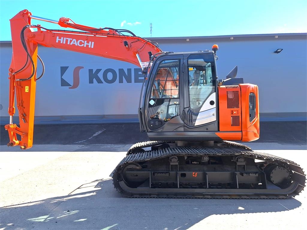 Hitachi ZX135US-6  -SUOALUSTA- 履带挖掘机