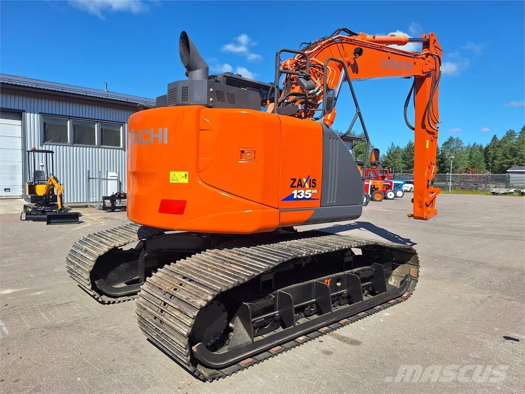 Hitachi ZX135US-6  -SUOALUSTA- 履带挖掘机