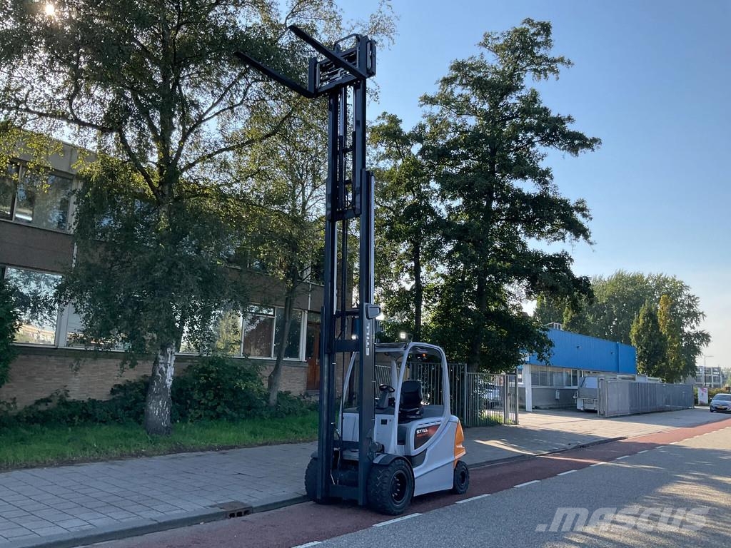 Still RX 60-40/600 4000KG 6.00METER HEFTRUCK Elektriskie autoiekrāvēji