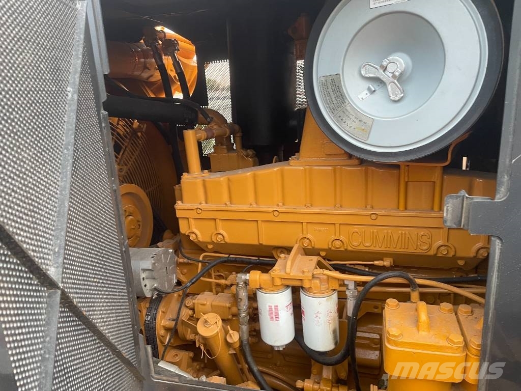 Shantui SD 32 履帶推土機