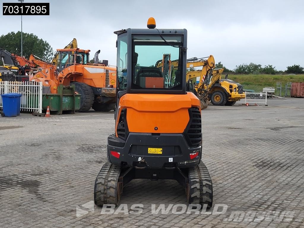 Doosan DX27 Z 3 Buckets Miniexcavadoras