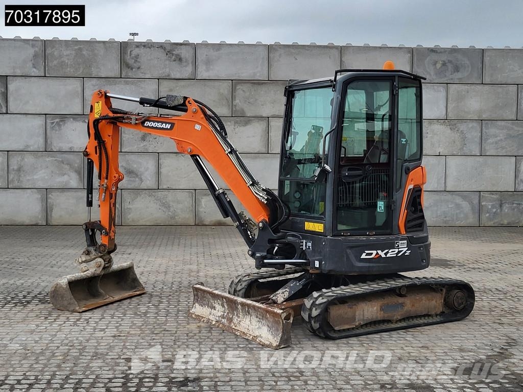 Doosan DX27 Z 3 Buckets Miniexcavadoras