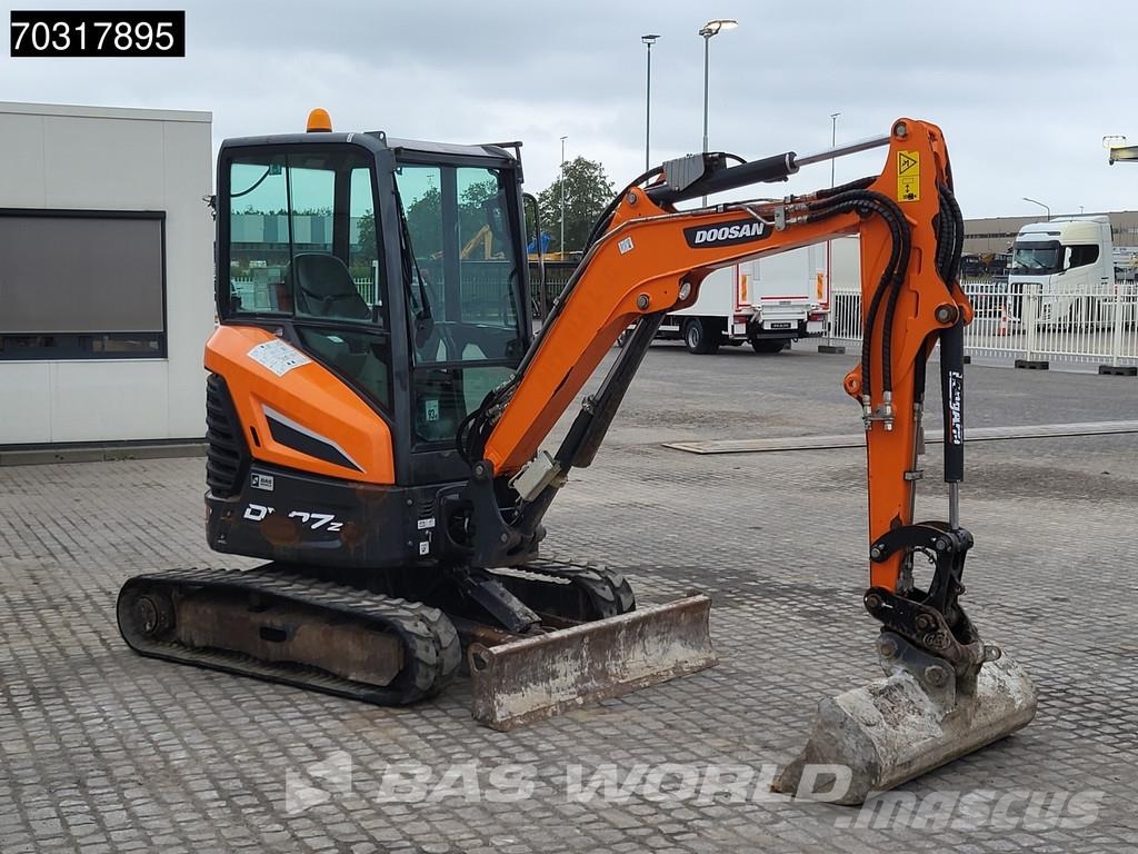 Doosan DX27 Z 3 Buckets Miniexcavadoras
