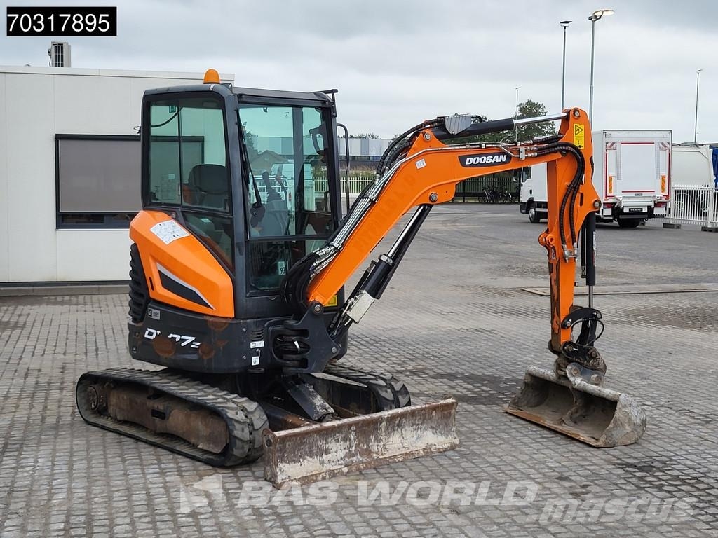 Doosan DX27 Z 3 Buckets Miniexcavadoras