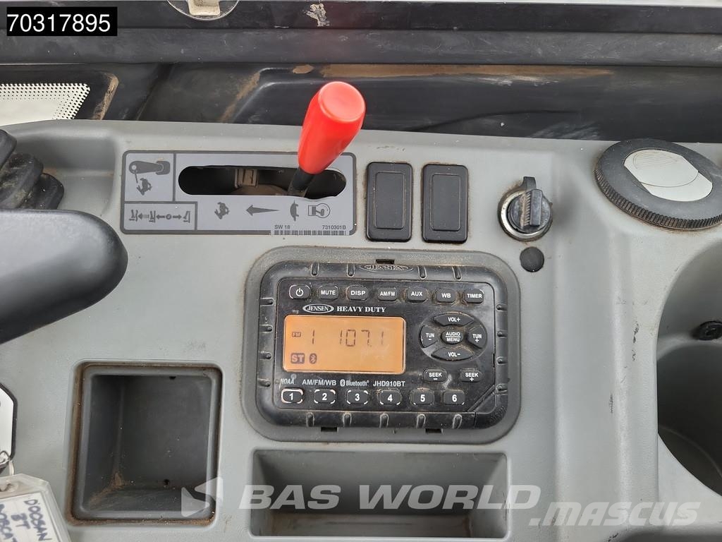 Doosan DX27 Z 3 Buckets Miniexcavadoras