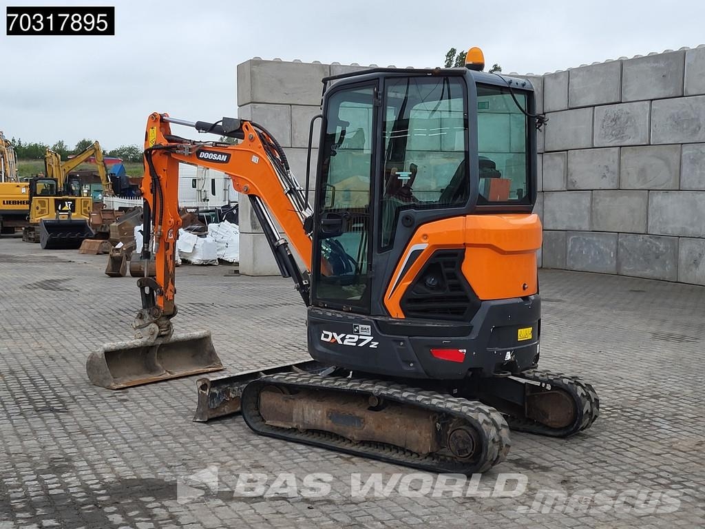 Doosan DX27 Z 3 Buckets Miniexcavadoras