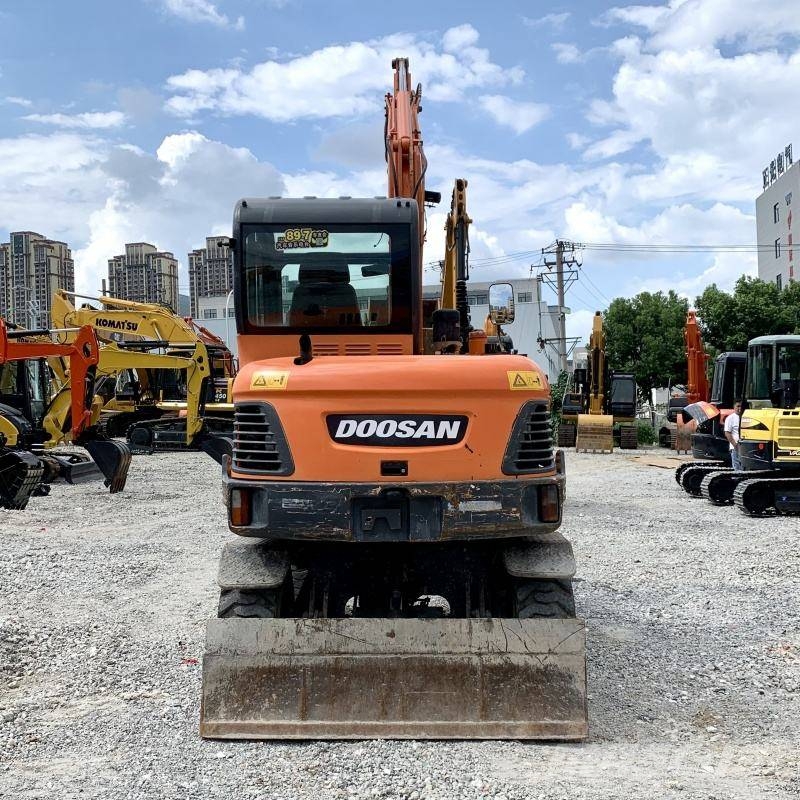 Doosan DX60W ホイール式油圧ショベル(パワーショベル・ユンボ・バックホー)