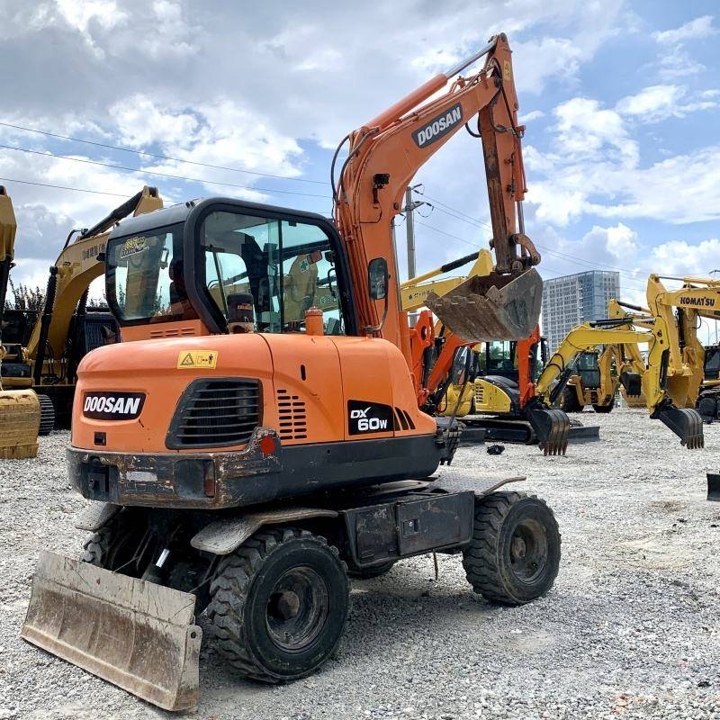 Doosan DX60W ホイール式油圧ショベル(パワーショベル・ユンボ・バックホー)