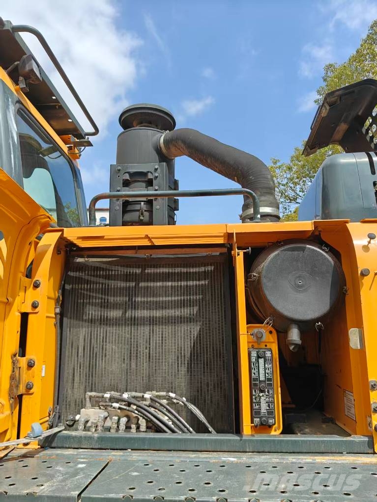 Hyundai 520L-9VS حفارات زحافة