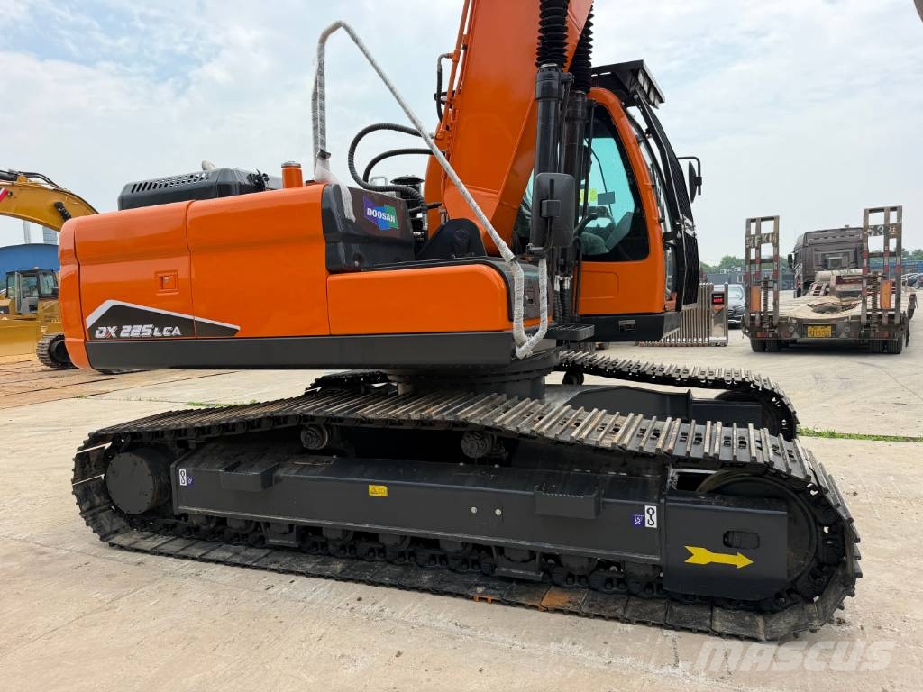 Develon DX225 Raupenbagger