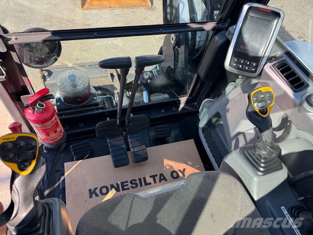 Bobcat E85 PYÖRITTÄJÄLLÄ Mini excavators  7t - 12t