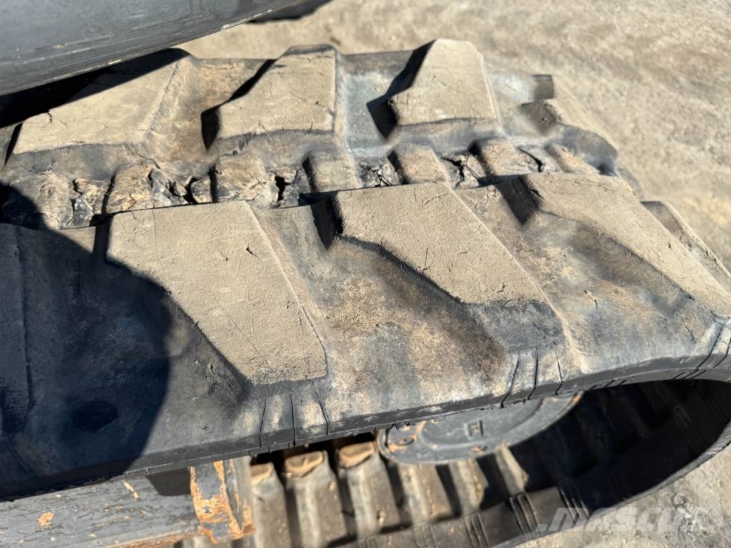 Bobcat E85 PYÖRITTÄJÄLLÄ Mini excavators  7t - 12t