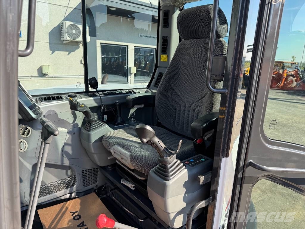 Bobcat E85 PYÖRITTÄJÄLLÄ Mini excavators  7t - 12t