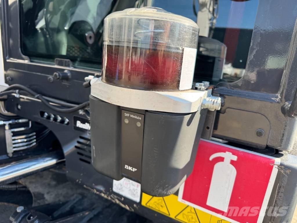 Bobcat E85 PYÖRITTÄJÄLLÄ Mini excavators  7t - 12t
