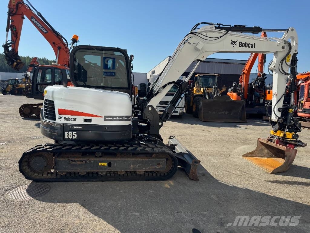 Bobcat E85 PYÖRITTÄJÄLLÄ Mini excavators  7t - 12t