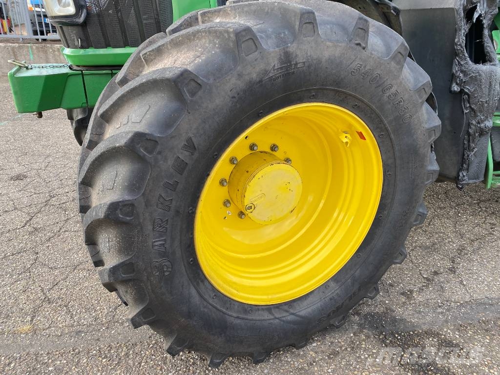 John Deere 7430 Premium Autopower 40km/h endommagé الجرارات