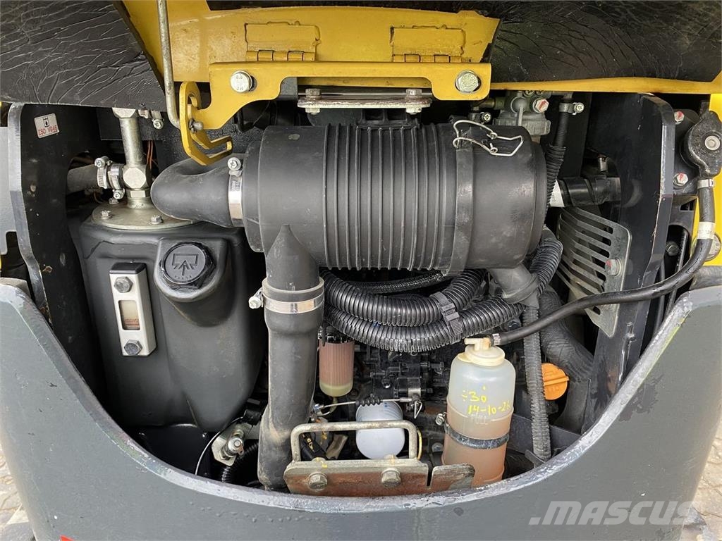 Yanmar SV22 Bageri točkaši