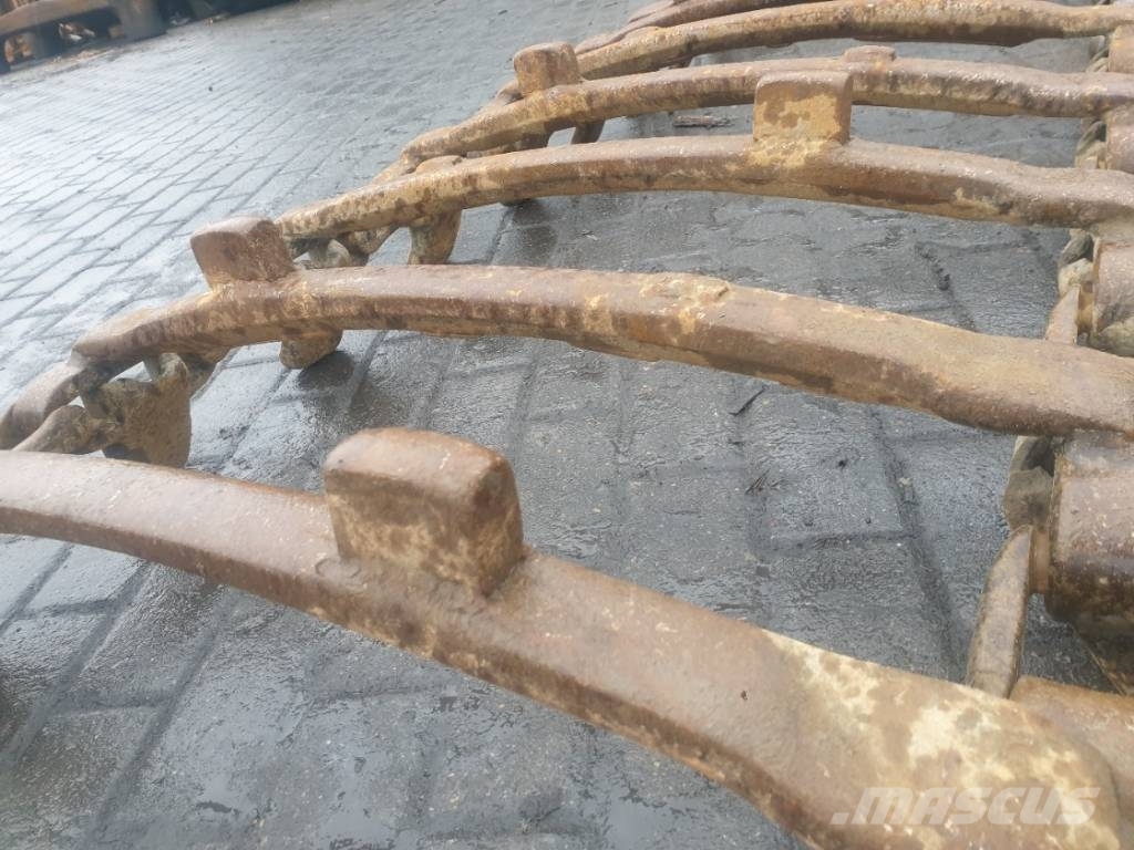 Clark USED TRACKS / GĄSIENICE UŻYWANE 710/45-26,5 Lánctalpak, láncok és futóművek