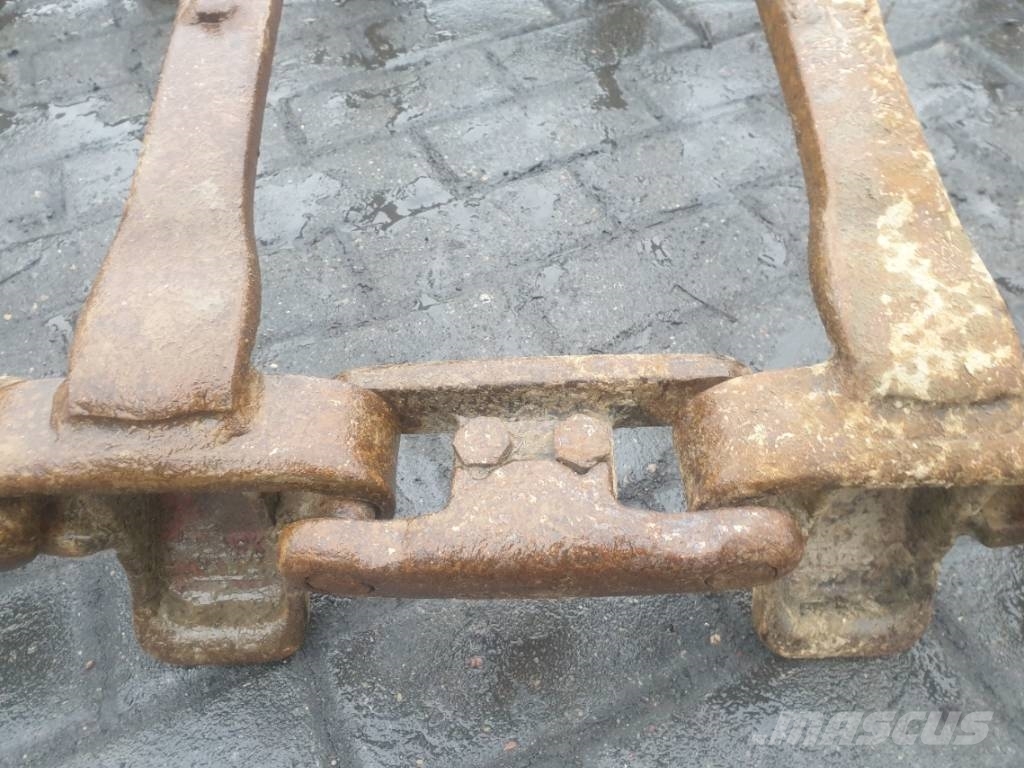 Clark USED TRACKS / GĄSIENICE UŻYWANE 710/45-26,5 Lánctalpak, láncok és futóművek
