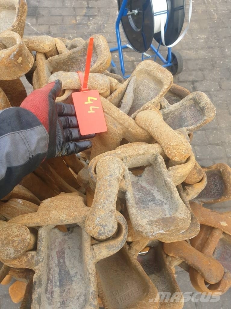 Clark USED TRACKS / GĄSIENICE UŻYWANE 710/45-26,5 Lánctalpak, láncok és futóművek