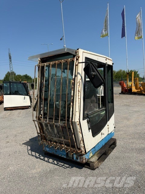 Fuchs RHL 340 USED CAB Kabiny a interiér