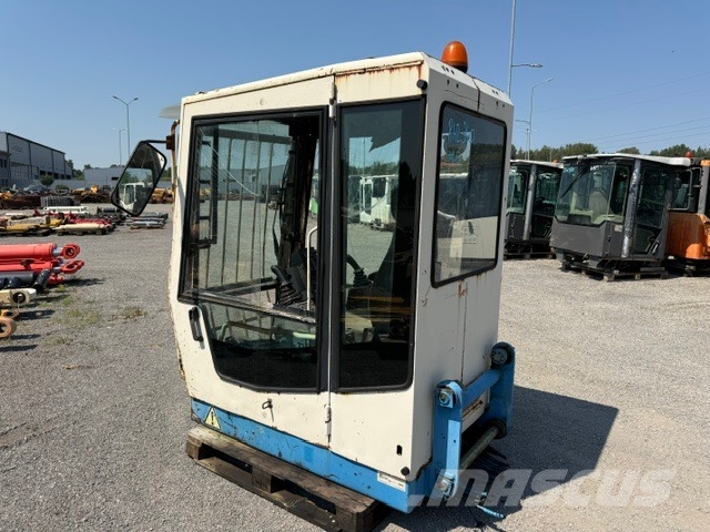 Fuchs RHL 340 USED CAB Kabiny a interiér
